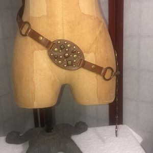 Women’s vintage,brown belt with brass rivets.